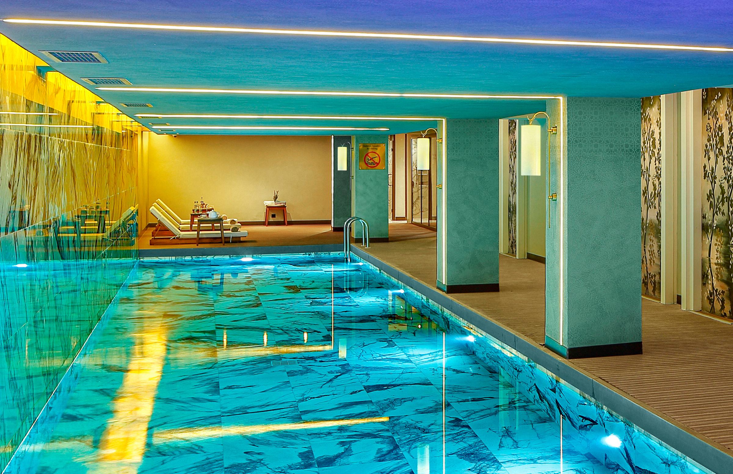 Wanda Vista Istanbul Hotel Ngoại thất bức ảnh The swimming pool at the Mandarin Oriental, Munich