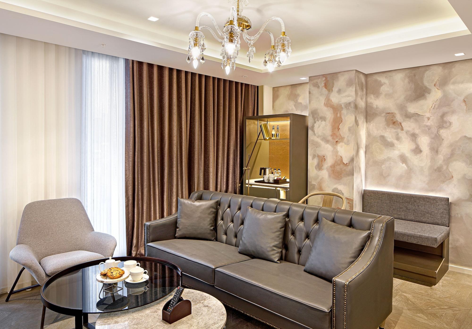 Wanda Vista Istanbul Hotel Ngoại thất bức ảnh A living room in a suite at the hotel