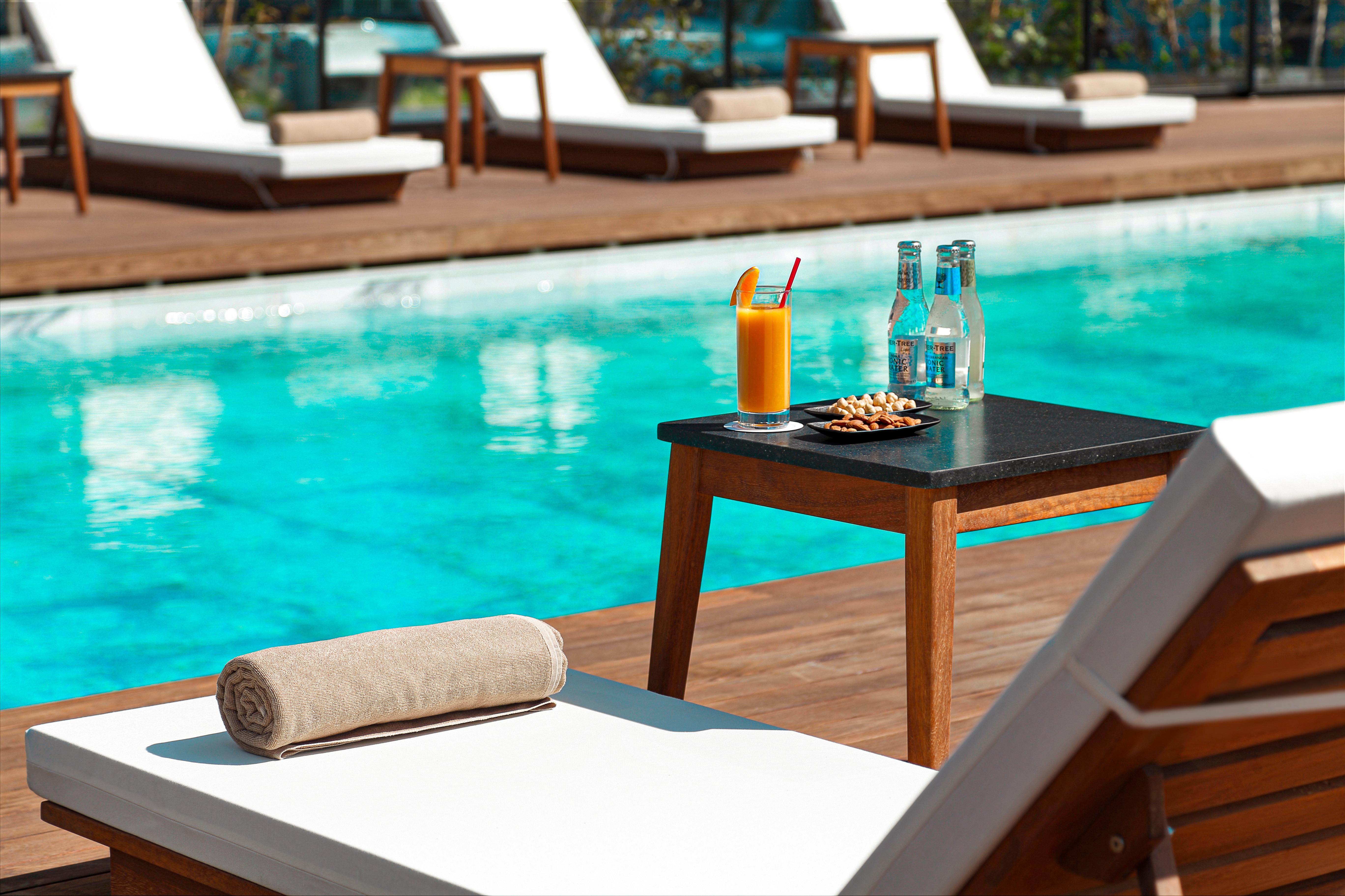 Wanda Vista Istanbul Hotel Ngoại thất bức ảnh Pool at the hotel