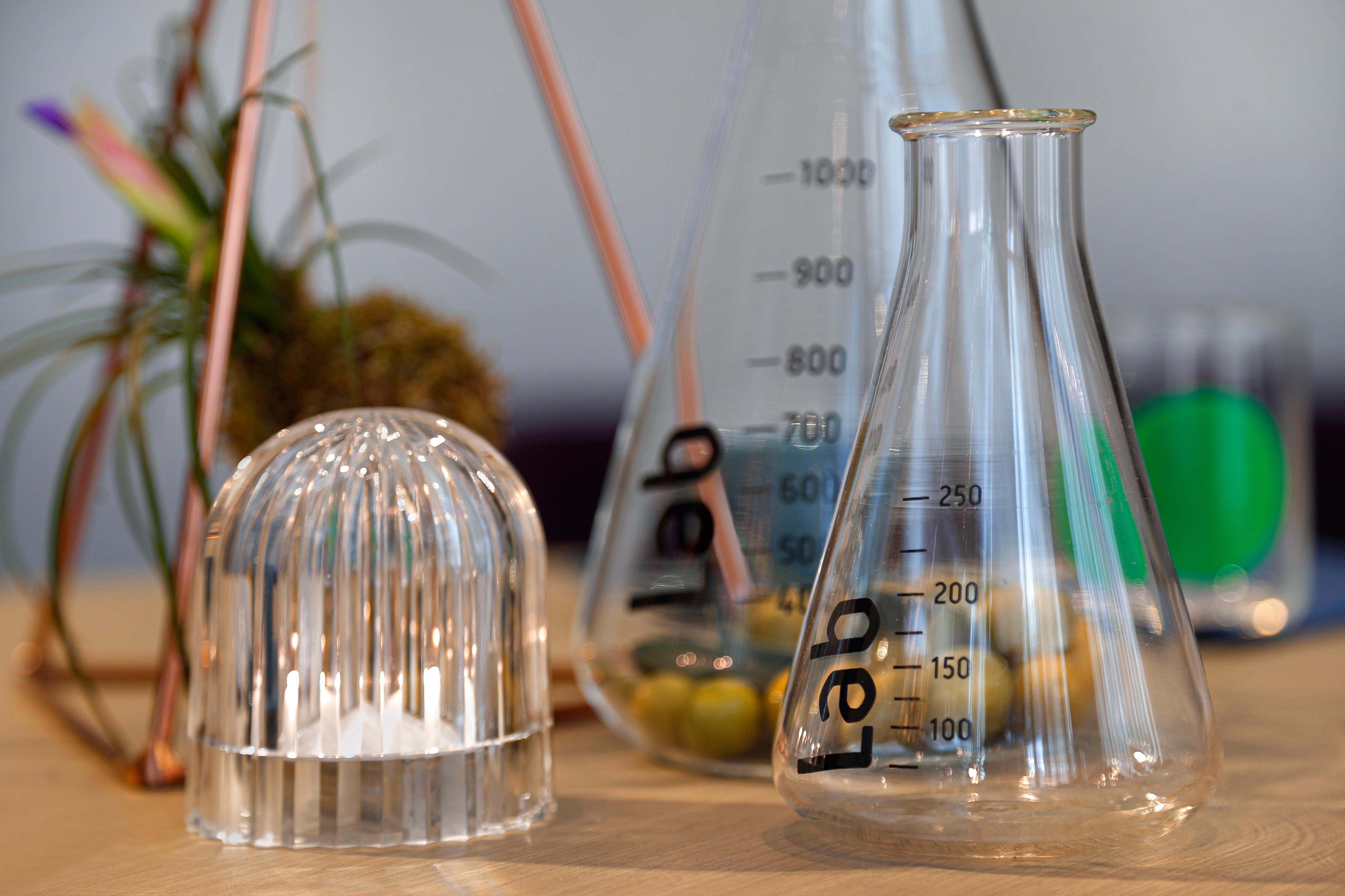 Wanda Vista Istanbul Hotel Ngoại thất bức ảnh Laboratory glassware